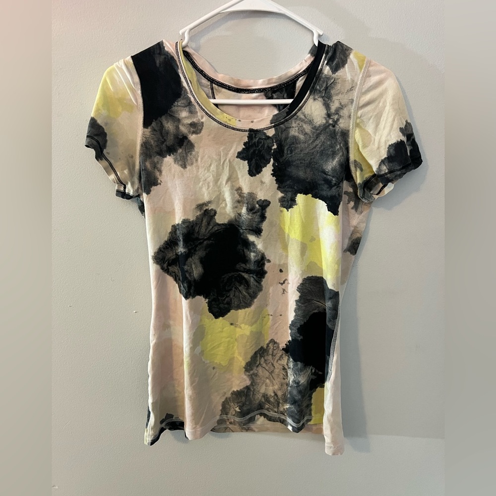 Woman’s Tie Dye Lululemon Tee - Picture 1 of 3